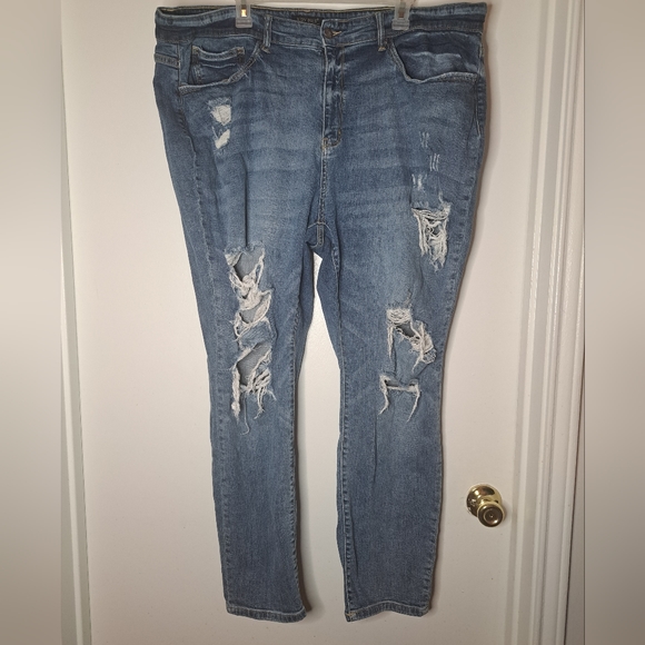 Judy Blue distressed boyfriend fit medium was 24w jeans - Picture 1 of 3